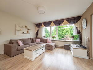 Burgemeester Caan van Necklaan 136, LEIDSCHENDAM